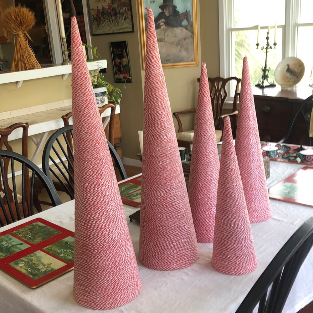 NWT 5 Raz red white cone tree